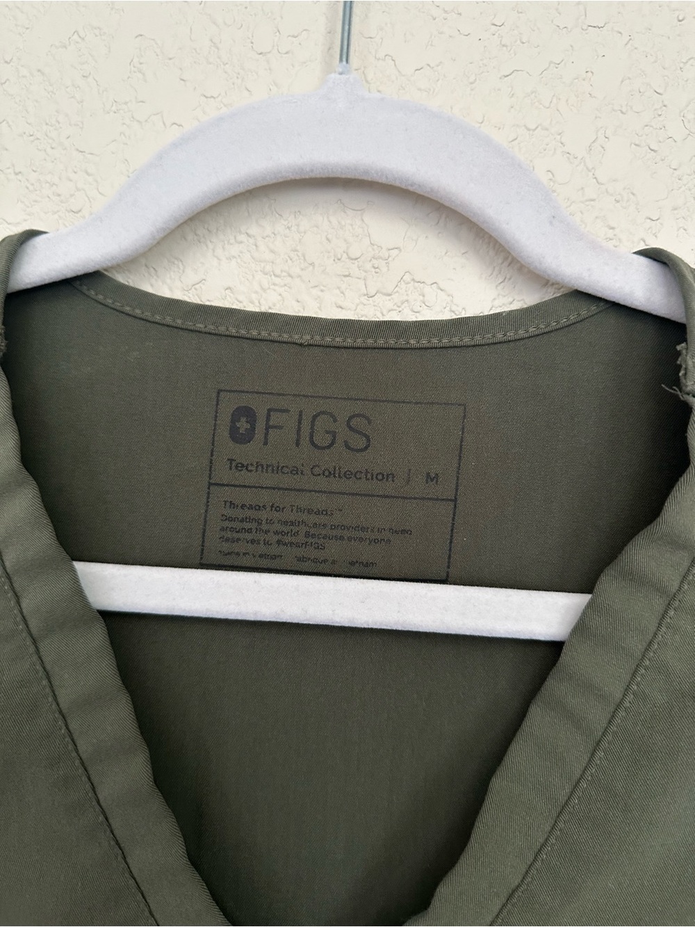 Figs Women’s Casma Scrub Top Moss Green V-neck Uniform Size Medium EUC - Picture 8 of 10